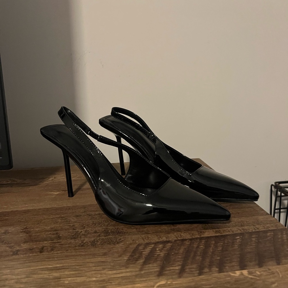 Amazon Glossy Black Pointed Heels